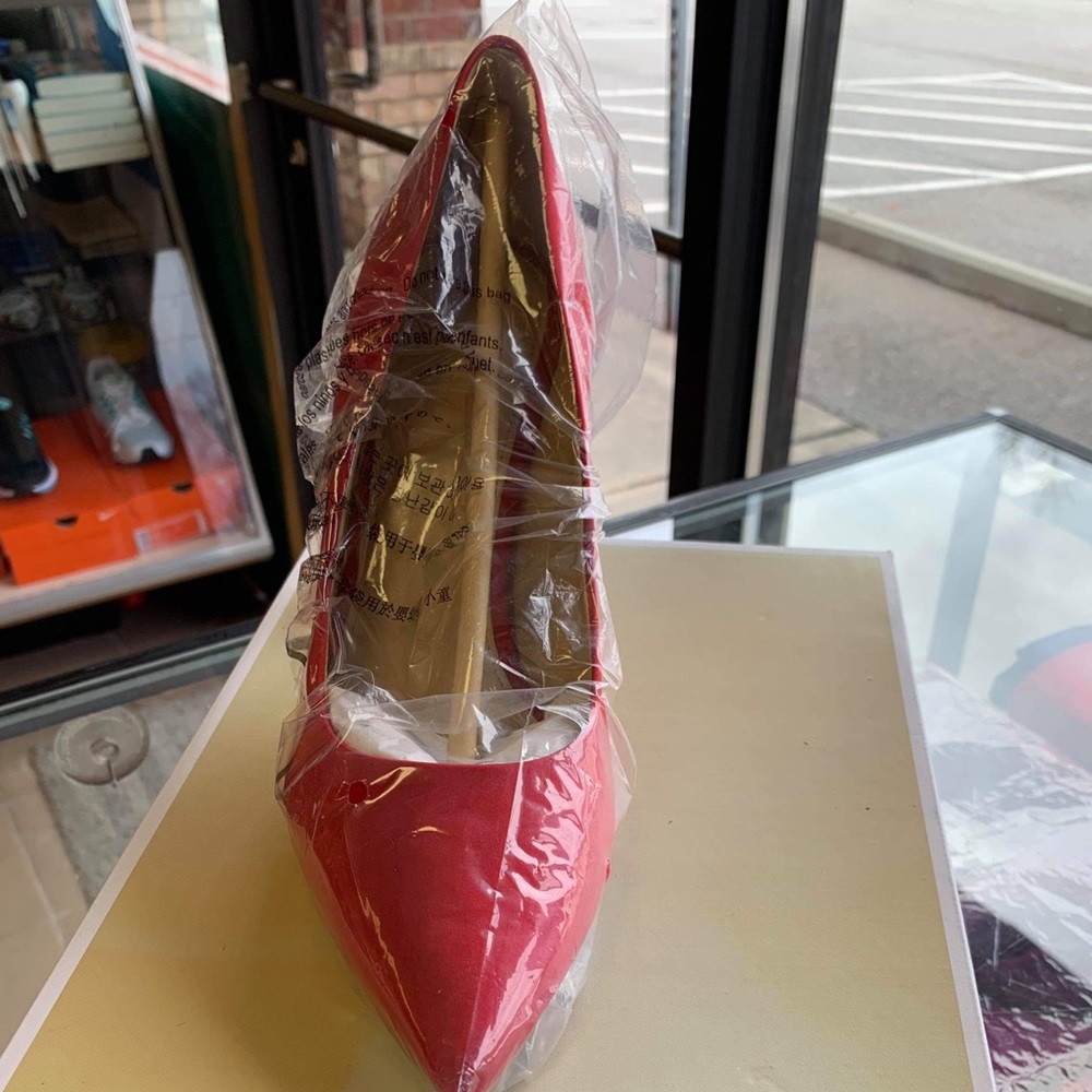 MK Claire satin pumps